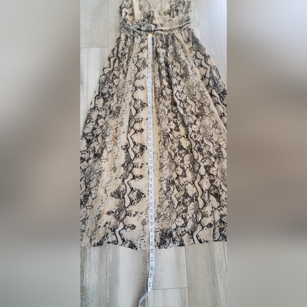 𝅺H&M Dress Black and Cream - Picture 3 of 8